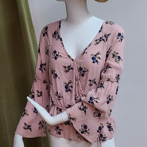 American Eagle Floral Top - Picture 9 of 9